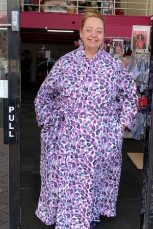 Lisa's Lacies Polar Fleece Dressing Gown with pockets - Lilac Leopard